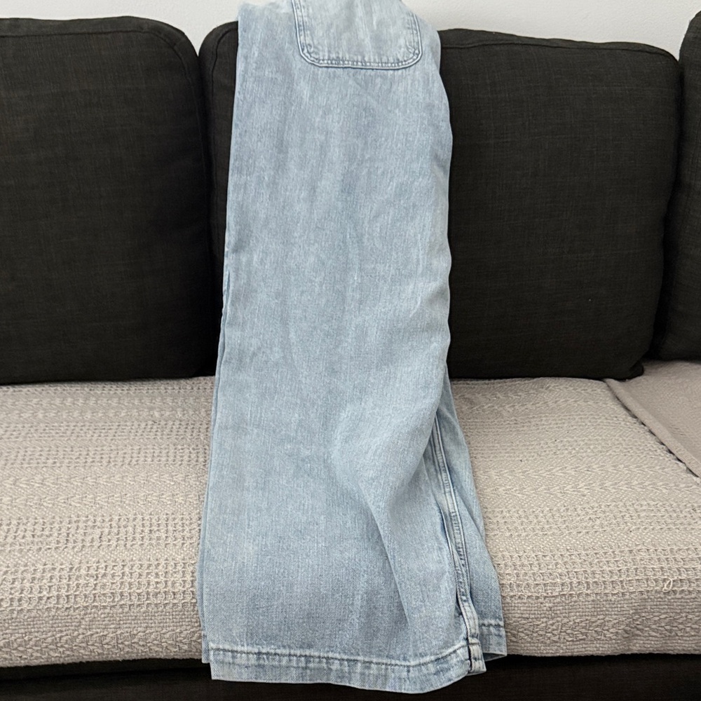 GAP Women's Relaxed Fit Jeans in Light Denim